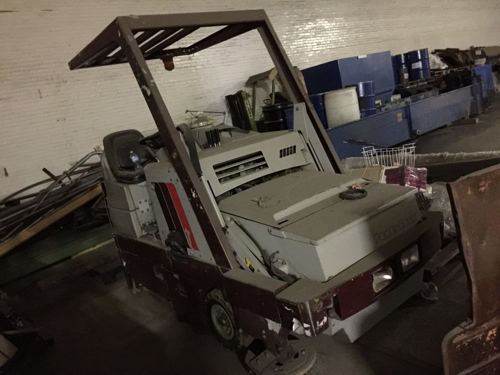 Powerboss TSS/82HD Ride On LPG Floor Sweeper In Great Overall Cond