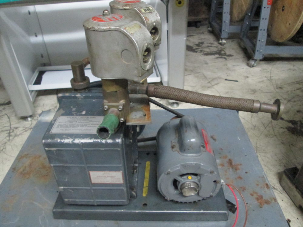 Welch 1402 Duo Seal Vacuum Pump with 3/4 HP Dayton Motor For Sale
