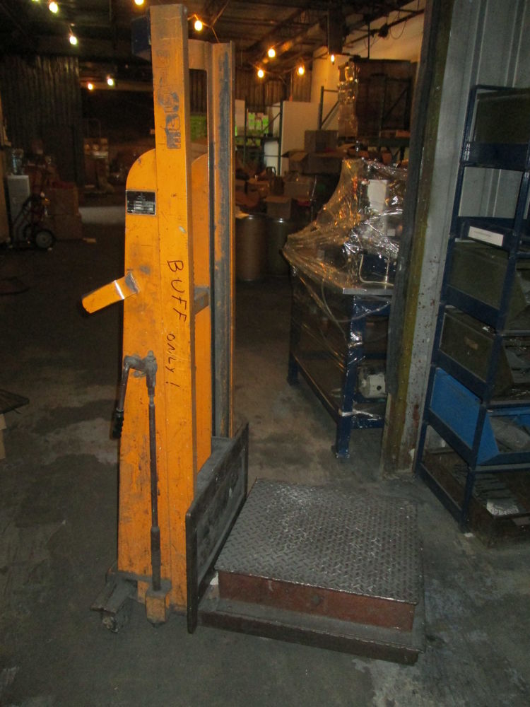 Big Joe Model 14P54 1000 Lbs Max Cap 21" X 22.5" Platform Manual Pump