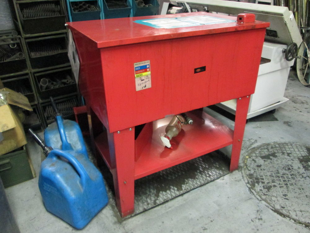 Northern Industrial 20 Gallon 120V 1Ph Parts Washer W/Inner Shelf & Lamp