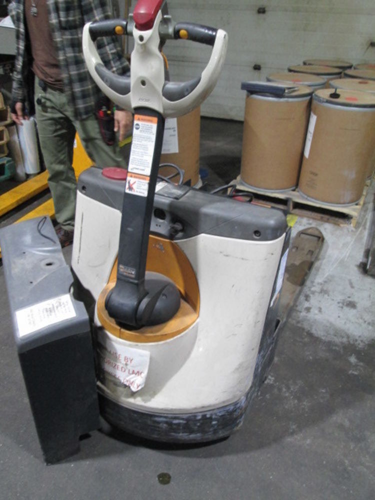 Crown WP303545 3000 Series 4500 Lbs 24V Elec Pallet Jack W/45"L Forks