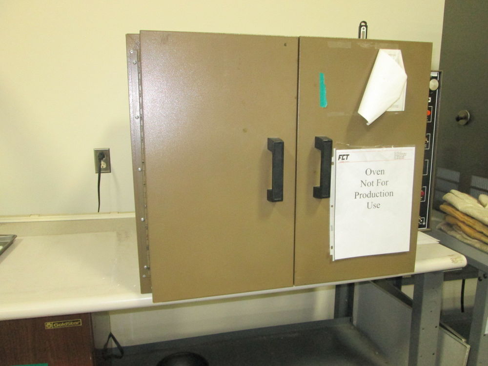 Quincy Lab Inc Model 21350 2100 Watt 7 Cu.Ft. Analog Bench Oven W/2 Shelf's